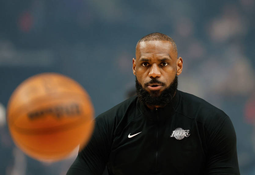 ЛеБрон вышел на третье место по количеству матчей в "регулярках" НБА