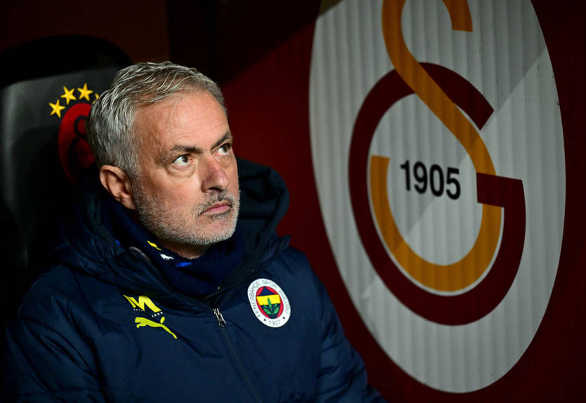 Обозвал соперников обезьянами: Галатасарай обвинил Моуринью в расизме и подаст в суд