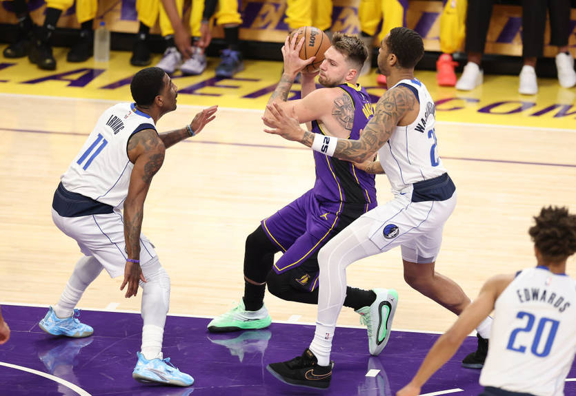 НБА. Дончіч оформив тріпл-дабл в першому матчі проти Далласа, Фінікс та Мемфіс набрали 299 очок НБА. Дончіч оформив тріпл-дабл в першому матчі проти Далласа, Фінікс та Мемфіс набрали 299 очок