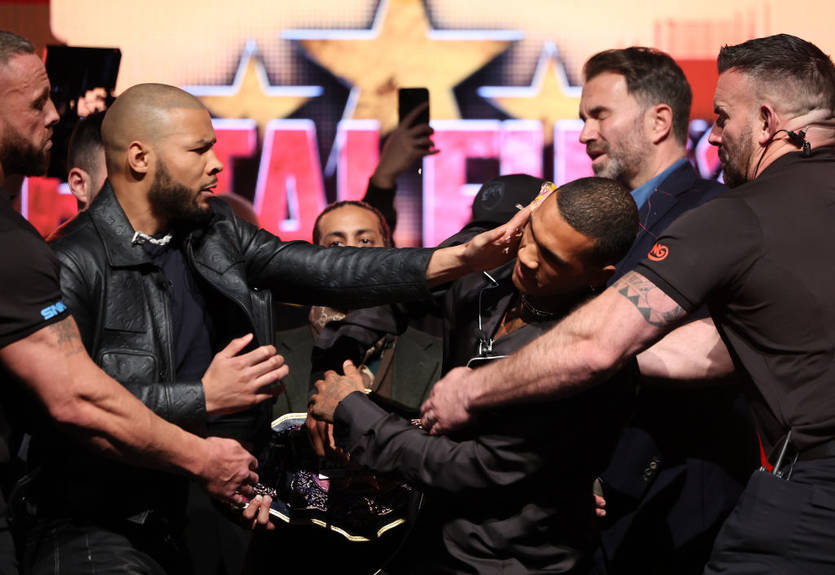 Юбенк-молодший назвав причину, чому він розбив яйце об голову суперника