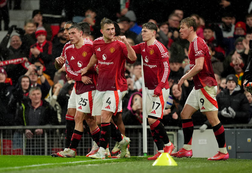 Манчестер Юнайтед добыл волевую победу над Ипсвичем, Манчестер Сити обыграл Тоттенхэм