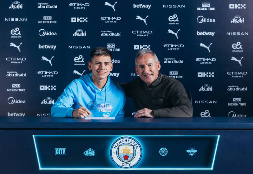 Манчестер Сити презентовал новичка, которого подписали еще год назад
