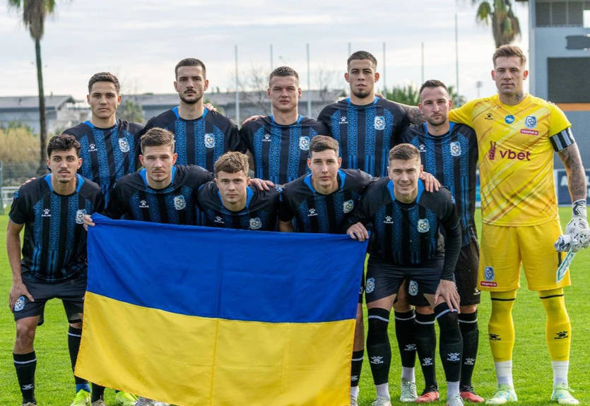 Футболісти Чорноморця взяли участь у ліквідації наслідків російського обстрілу