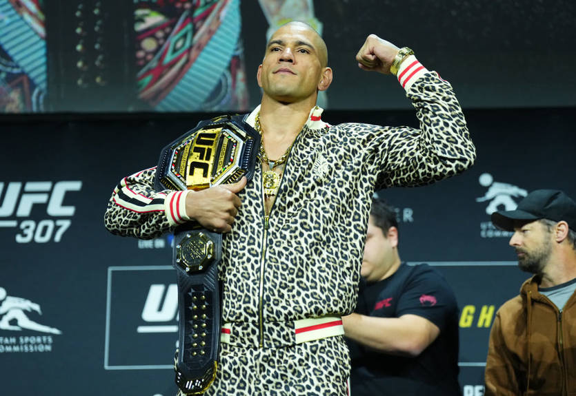"Действительно хочу боксировать с Усиком": чемпион UFC не отказался от идеи боя с украинцем