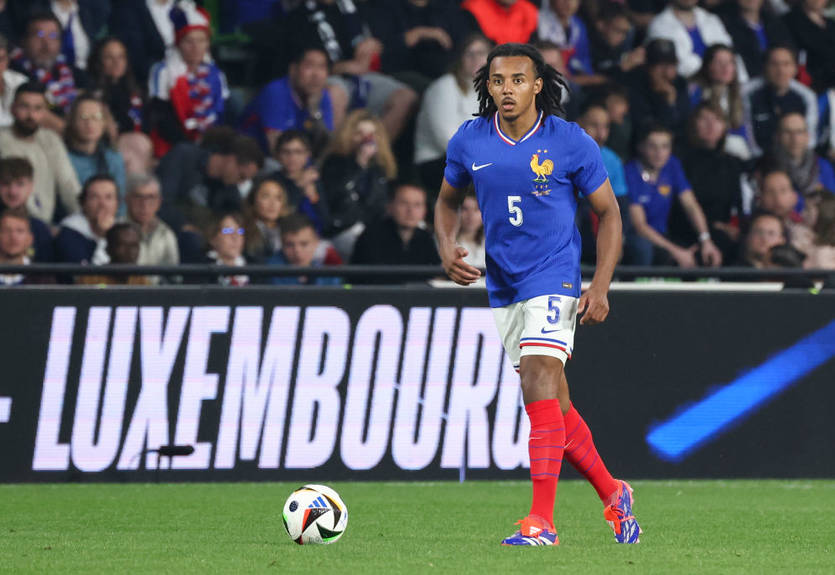 Боулі намагається переманити двох гравців Барселони в Челсі