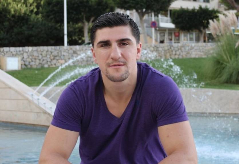 Хук с нарушением правил победил неизвестного соперника