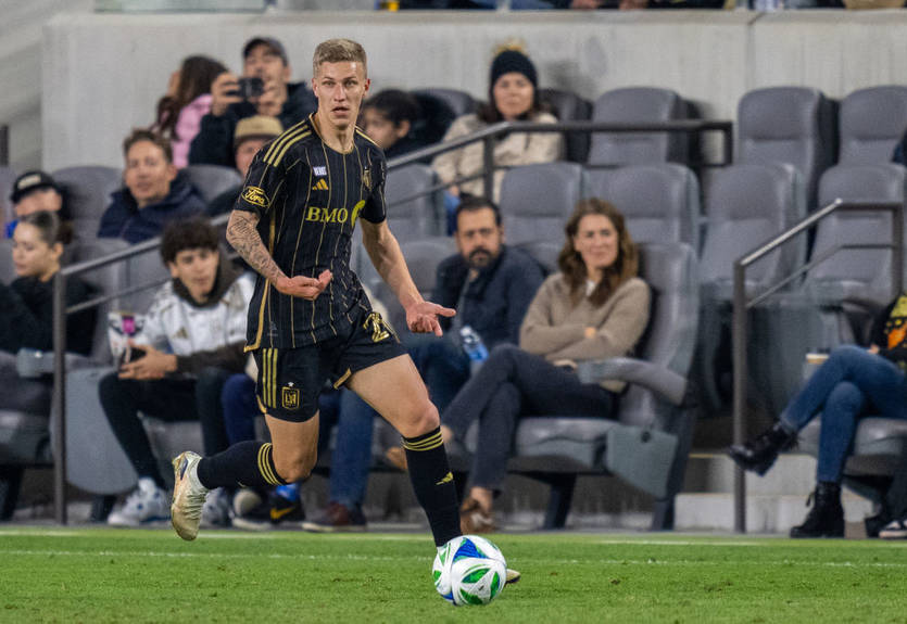 Смоляков із "привозу" дебютував у старті Лос-Анджелеса Смоляков із "привозу" дебютував у старті Лос-Анджелеса