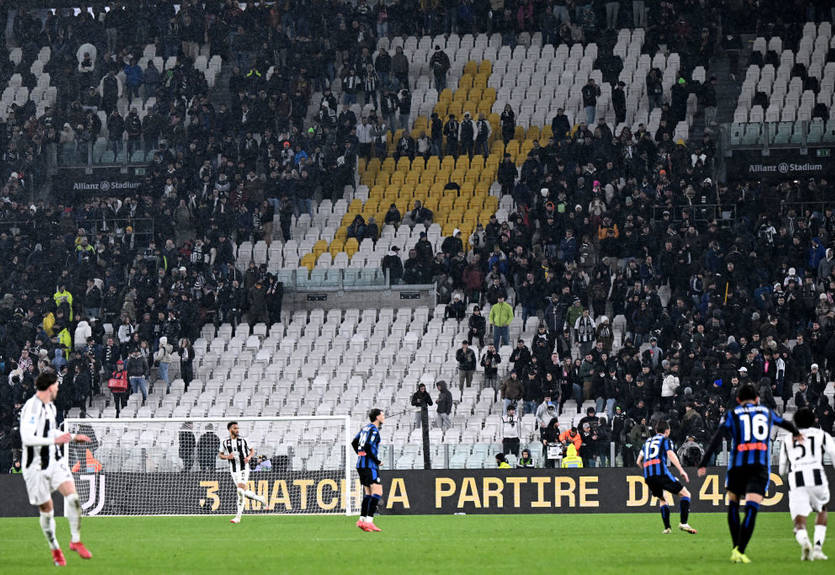 Фанаты Ювентуса выступили против клуба во время поражения Аталанте