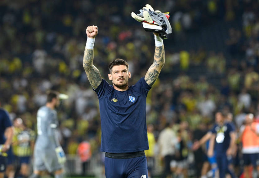 Экс-голкипер Динамо, Днепра и сборной Украины завершил карьеру