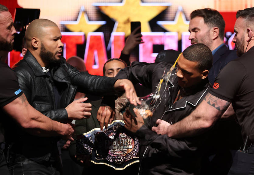 Британського чемпіона покарали за дикий інцидент з яйцем під час дуелі поглядів Британського чемпіона покарали за дикий інцидент з яйцем під час дуелі поглядів