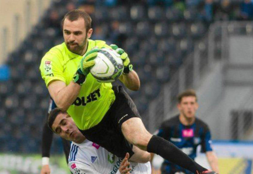 Драма в Польше: вратарь забил победный гол на 90+7 минуте, но он принес краткосрочную радость Драма в Польше: вратарь забил победный гол на 90+7 минуте, но он принес краткосрочную радость