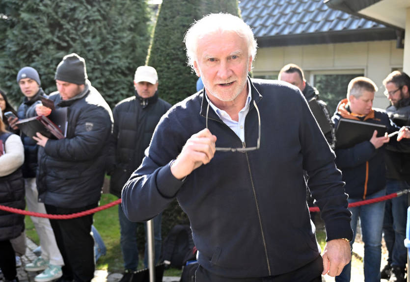 Легенда сборной Германии решил отложить выход на пенсию