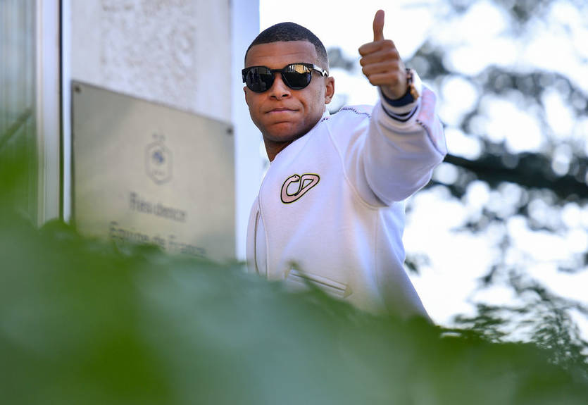 Це неймовірно: Мбаппе "зустрівся" зі своєю новою восковою копією