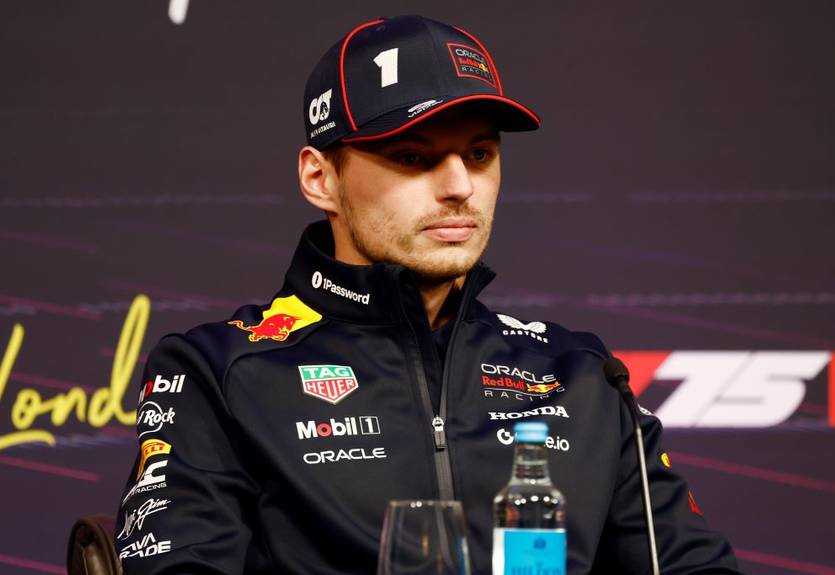 Ферстаппен представил тематический шлем к Гран-при Японии