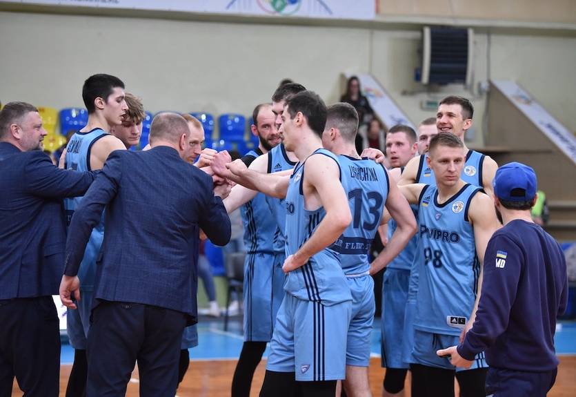 Днепр выиграл регулярный чемпионат Суперлиги без единого поражения