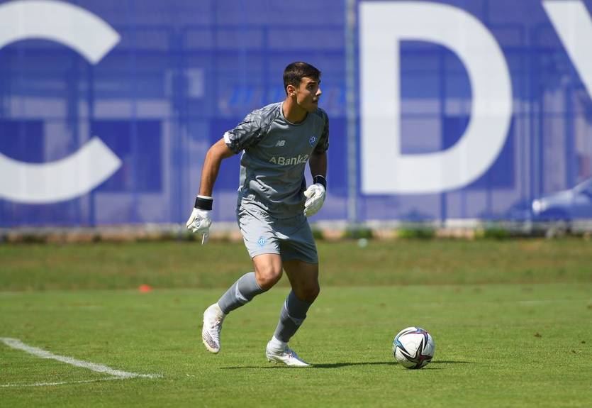 Вратарь Динамо в 23 года дебютировал во взрослом футболе Вратарь Динамо в 23 года дебютировал во взрослом футболе