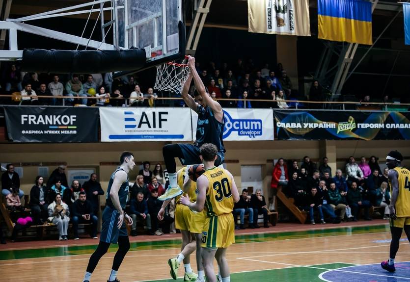 Супер данк і блок гравця Рівного - найкращий момент чвертьфінальних серій Суперліги