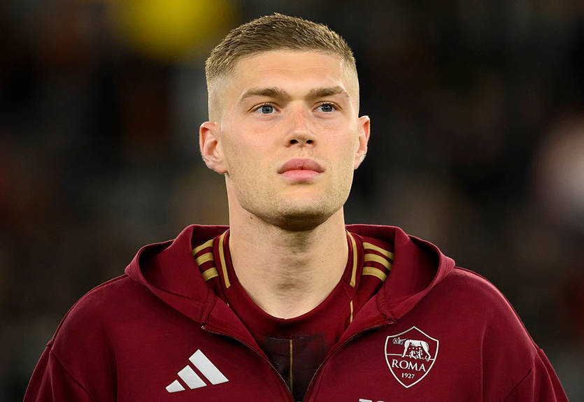 Довбик - найкращий футболіст Серії А в березні