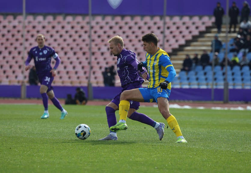 Шахтер разгромил ЛНЗ на старте тура