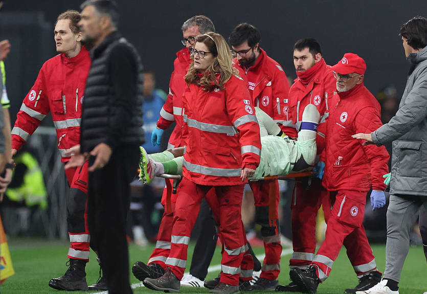 Озвучены детали состояния голкипера Милана после жуткого столкновения