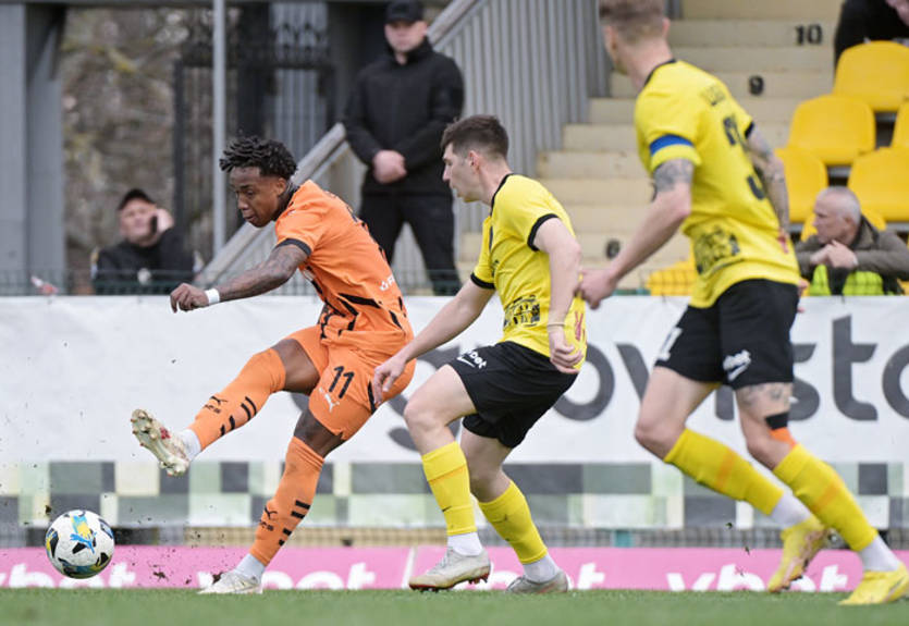 Шахтер, Александрия и еще два клуба получили штрафы за перебор карточек