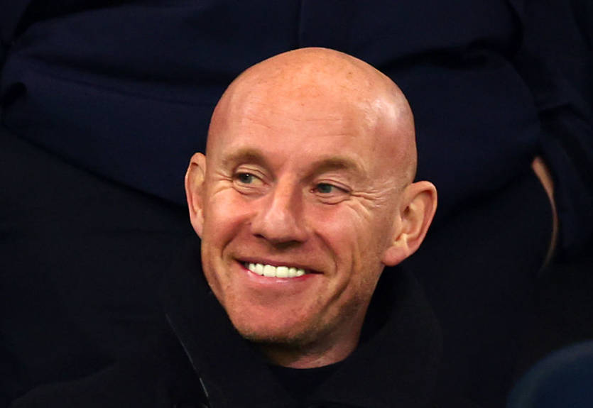 Екс-гравець Манчестер Юнайтед напав на охоронця, який побачив, як він мочиться на стіну Екс-гравець Манчестер Юнайтед напав на охоронця, який побачив, як він мочиться на стіну