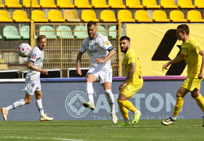 Динамо стало першим фіналістом Кубка України, розгромивши Буковину