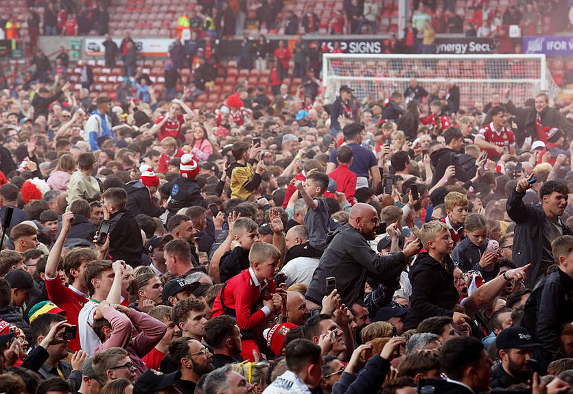 Клуб двух голливудских актеров поднялся во второй дивизион Англии