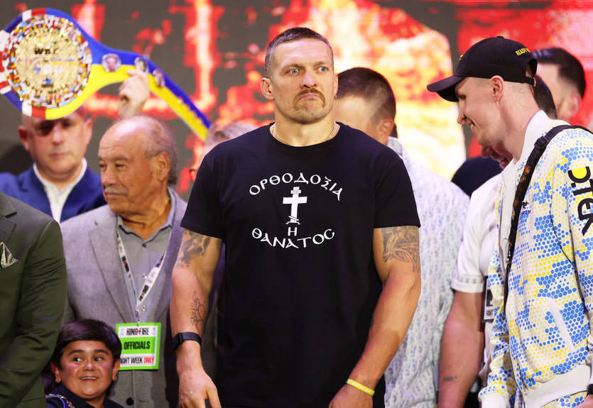 Дюбуа штовхнув Усика під час зйомки промо матеріалів Дюбуа штовхнув Усика під час зйомки промо матеріалів