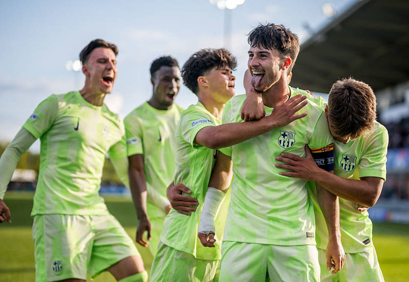 Барселона выиграла Юношескую лигу УЕФА, разгромив турецкий клуб в финале Барселона выиграла Юношескую лигу УЕФА, разгромив турецкий клуб в финале