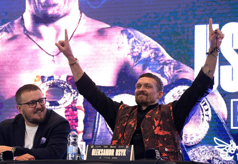 Усик анонсировал начало тренировочного лагеря перед реваншем с Дюбуа