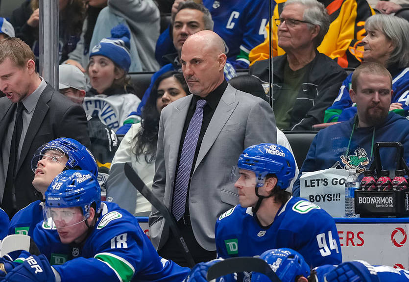 Лучший тренер НХЛ-2024 подал в отставку