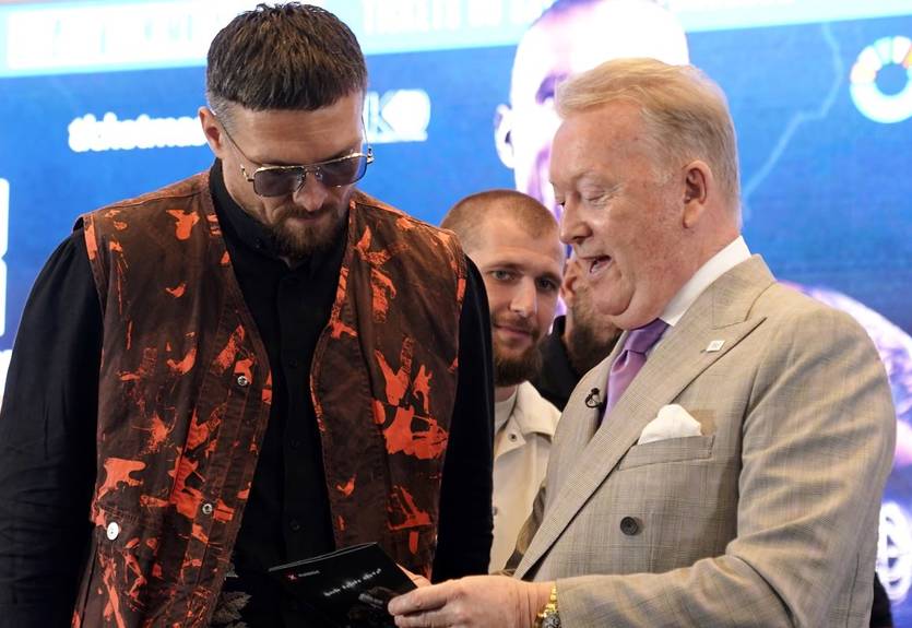 Усик рассказал, какой дорогостоящий подарок его ждет от промоутера Дюбуа в случае победы