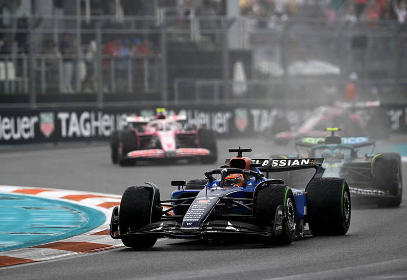 Албон и Лоусон потеряли очки за спринт в Майами Албон и Лоусон потеряли очки за спринт в Майами