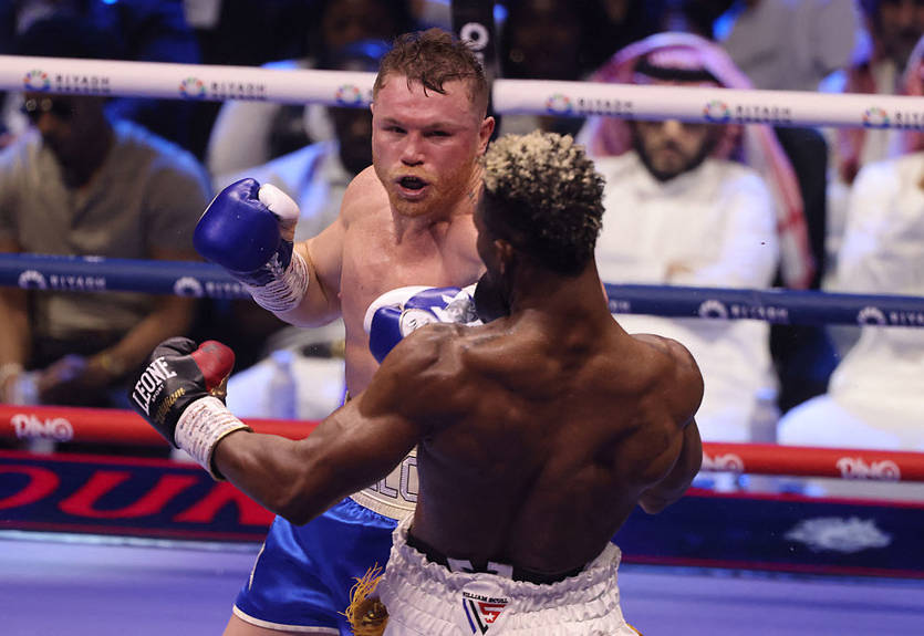 Знову абсолют: Альварес об'єднав усі титули, перемігши Скулла - найкращі моменти бою