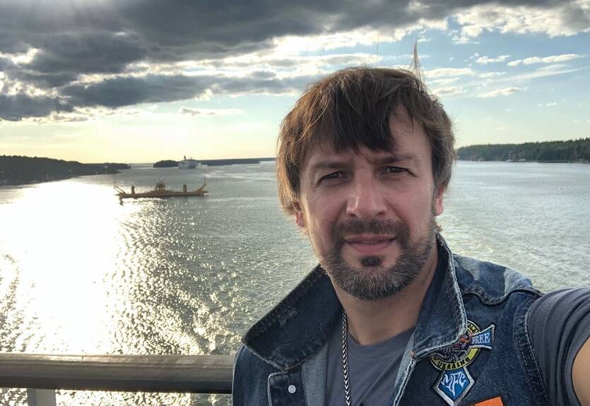 Шовковский шокировал фанатов внешним видом на дне рождения друга