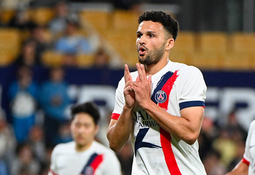 Нападник ПСЖ зацікавив Арсенал і Манчестер Юнайтед Нападник ПСЖ зацікавив Арсенал і Манчестер Юнайтед