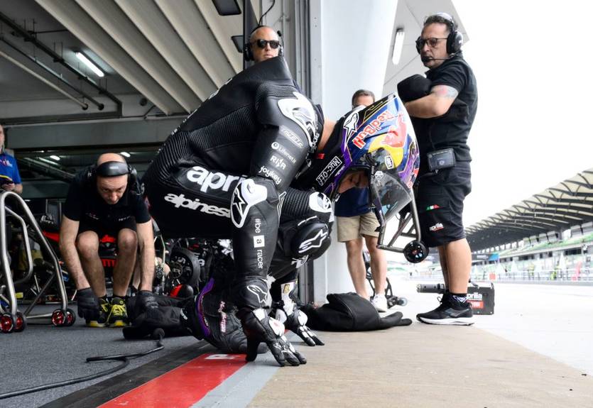 Действующий чемпион MotoGP собрался досрочно уйти из Априльи Действующий чемпион MotoGP собрался досрочно уйти из Априльи
