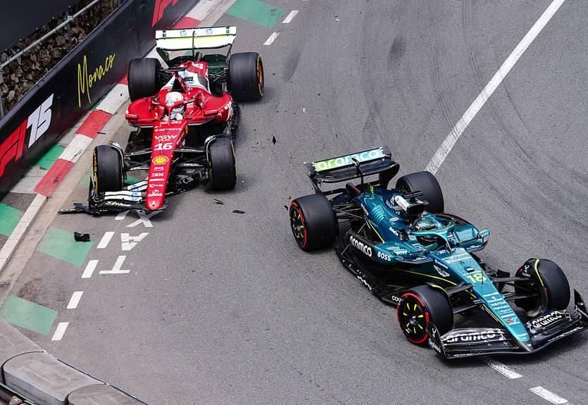 Пілот Астон Мартін втратив одну позицію на старті