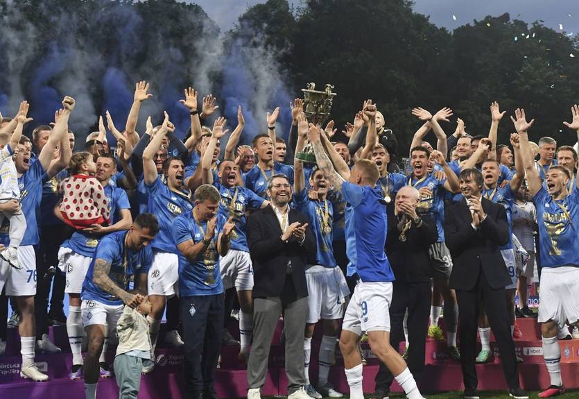 Динамо вручили чемпіонські нагороди УПЛ Динамо вручили чемпіонські нагороди УПЛ