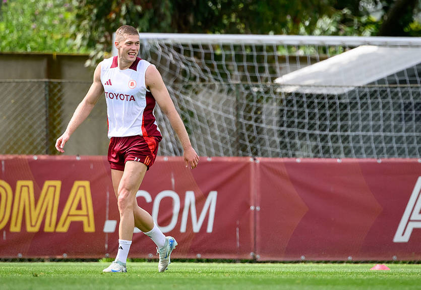 Названо футболіста, який може замінити Довбика в Ромі