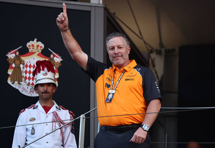 Руководитель Макларен обвинил другую команду в растрате ресусов ФИА