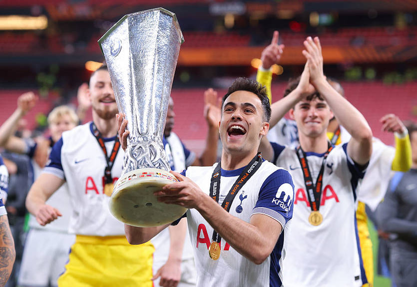 Тоттенхэм попрощался с четырьмя футболистами