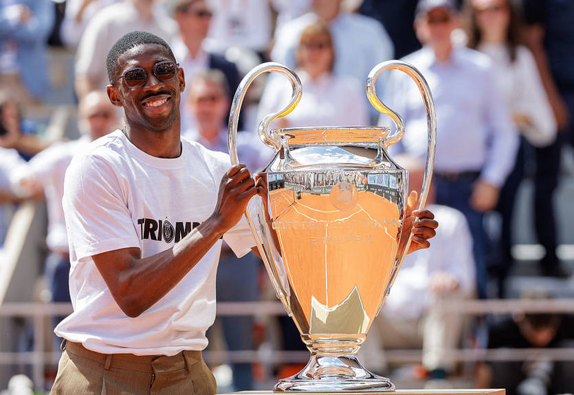 Дембеле презентовал трофей Лиги чемпионов на Роллан Гаррос