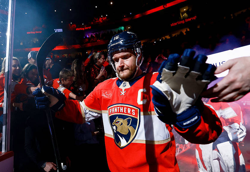 Капитан Флориды получил награду перед финалом Кубка Стэнли Капитан Флориды получил награду перед финалом Кубка Стэнли