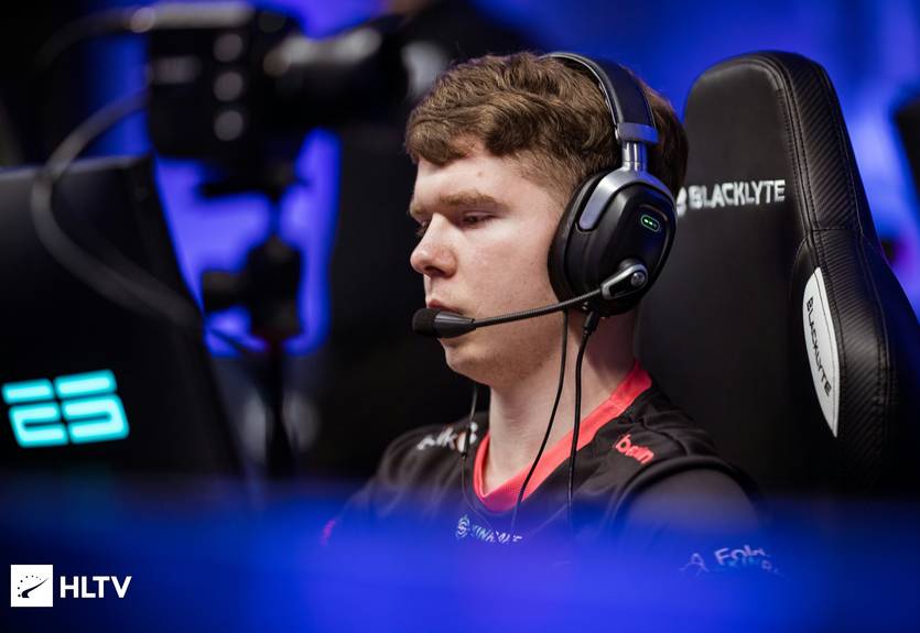 B8 сенсационно обыграли Falcons на Blast.tv Major Austin 2025