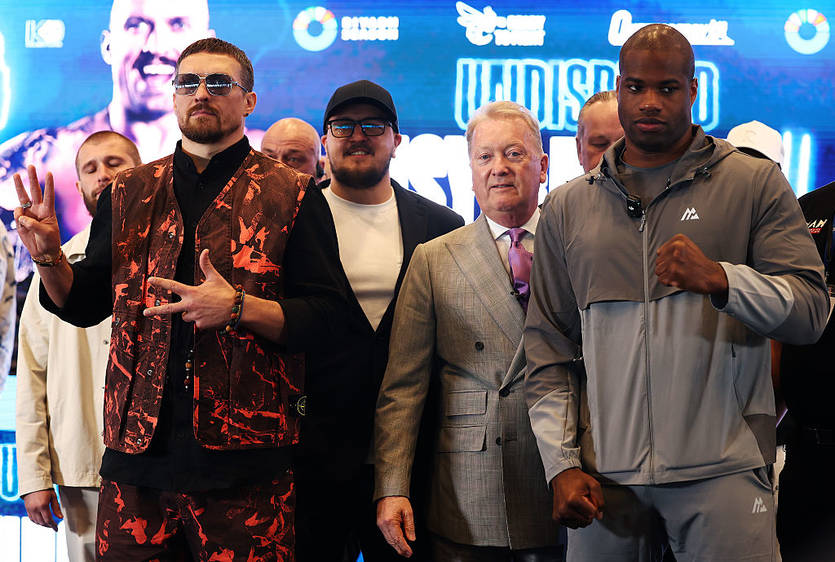 Александр Усик и Даниэль Дюбуа / Getty Images