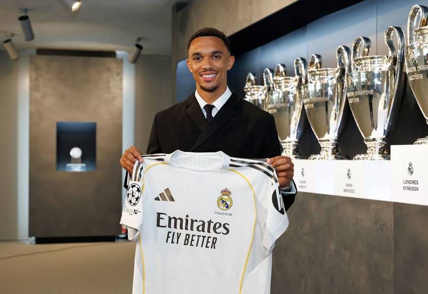 Реал офіційно представив Александера-Арнольда