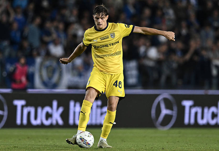 Інтер і Мілан поборються з низкою клубів за італійського вундеркінда