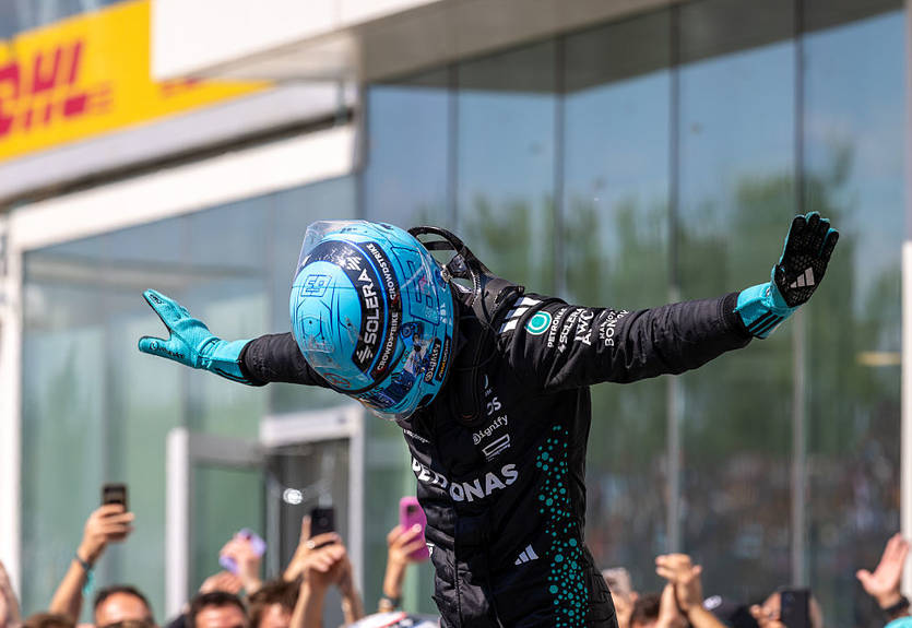 Астон Мартін націлився на британського пілота